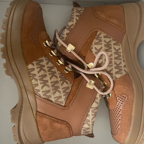 Micheal Kors Boot, Womens 6.5, New with Box, Never worn - Picture 3 of 3